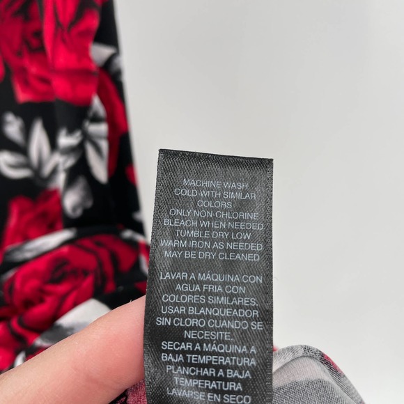 White House Black Market Red Floral Tank Top - Picture 5 of 7